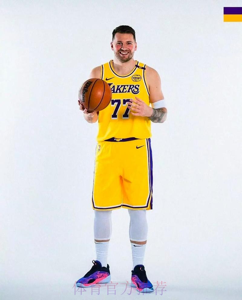 湖人官方:现在向大家介绍全明星首发球员:卢卡-东契奇! 湖人官方:现在向大家介绍全明星首发球员:卢卡-东契奇!